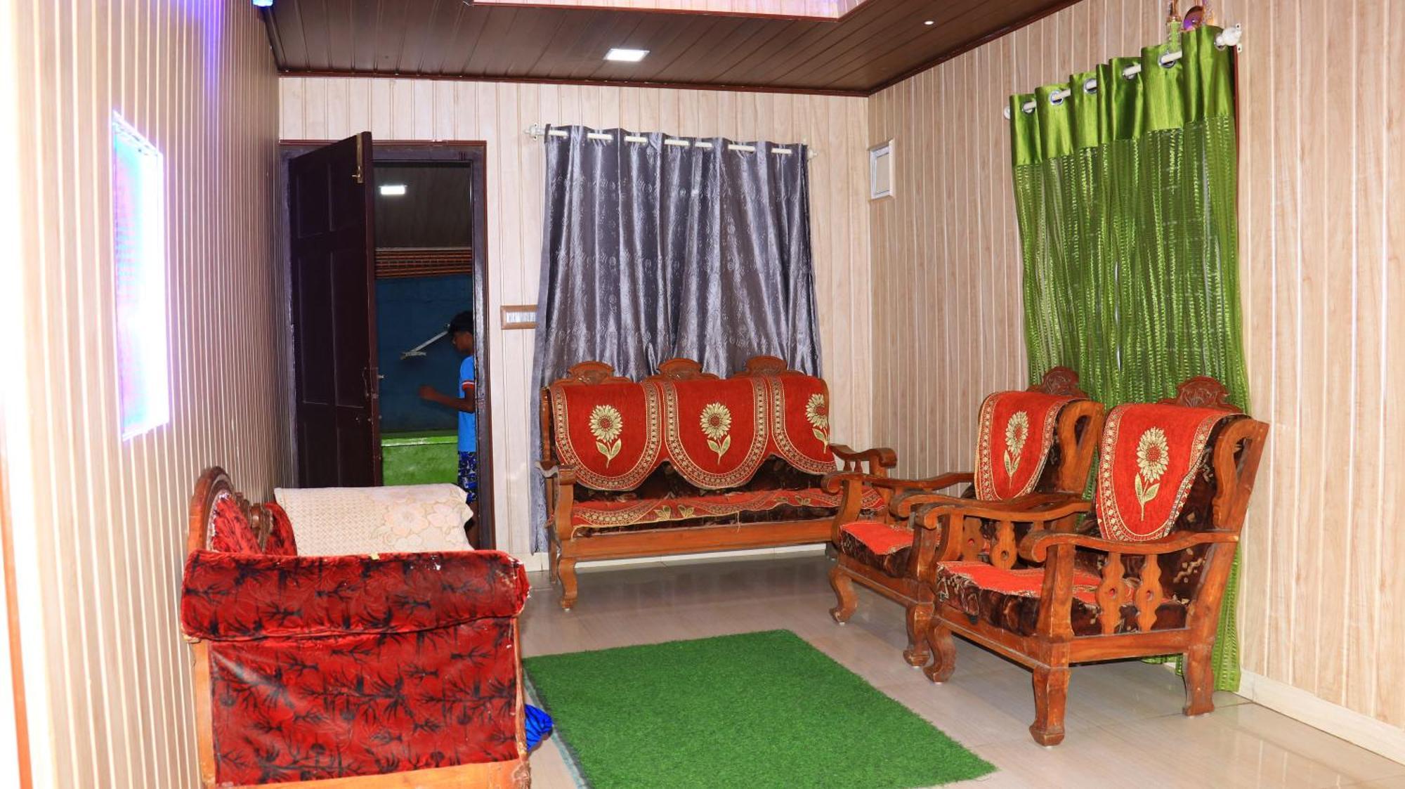 Navaneeth Homestay Devikolam Bagian luar foto